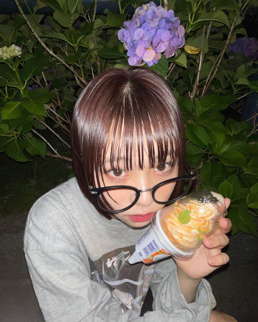 河本景のインスタグラム：「🐈‍⬛ 夜にアイス食べるのとーっても幸せ」