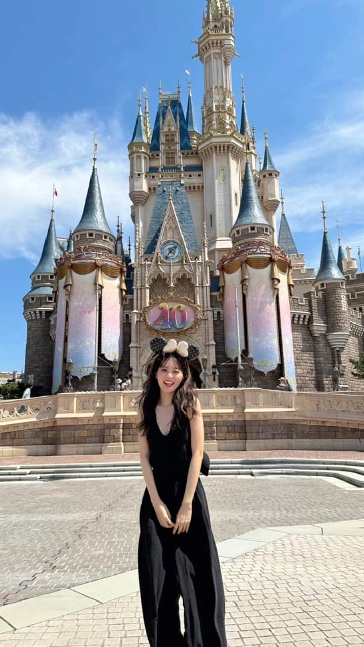 ほのかのインスタグラム：「. . . 12時間ぐらい居たけど、一瞬すぎた〜🥺 . . ディズニーってほんま楽しいな〜🐭🏰 . . #彼女とデートなうに使っていいよ 風に作れたかな？📹😂 . . #ディズニー #ディズニーランド #ディズニーランドグルメ #ディズニーランド40周年 #tokyodisneyland #disneyland #ミニー #ミニーマウス」