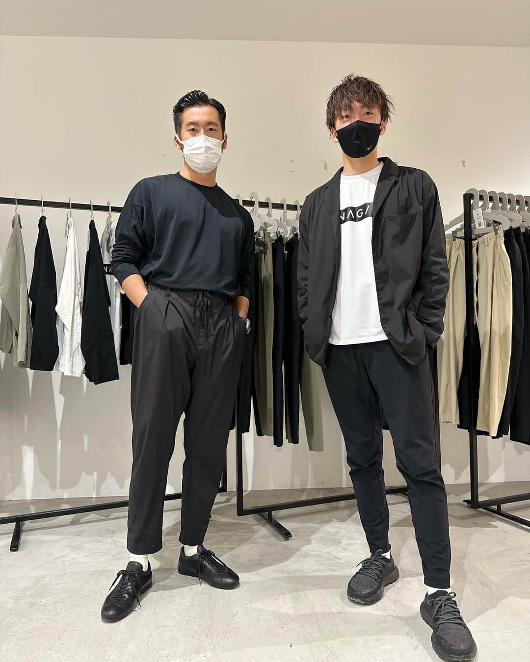 赤松悠実さんのインスタグラム写真 - (赤松悠実Instagram)「NAGIE @nagie.official   今年1月、イーマでのPOPUPの際に アンバサダーをさせていただいたNAGIE。 今度は阪急うめだ本店にて長期間のPOPUP開催❤️‍🔥 私は7/16(日)に店頭に立ってスタイリングの お手伝いをさせていただきます！  めっちゃくちゃ使いやすくて 最強ストレッチと汚れにくさに惚れ込んで 普段から愛用しまくりのNAGIE。 デザインも新たにカラーバリエーションも増え、 さらにバージョンアップしています✨  今回はその場でご購入いただけるものもあるので ぜひまずは色々試着して、手に取って 魅力を感じにきてください💨  .  「循環」をテーマに展開するD2Cアパレルブランド "NAGIE(凪へ)"が7/12(水)~7/18(火)にかけて 阪急うめだ本店 8FにてPOP UP STOREを開催🌿  仕事／運動／旅行／育児など、幅広いシーンで活躍する シャツやパンツは、イージーケアでシワ知らず。 またノンストレスな着心地で着用している感覚を忘れるほど。  また大阪出展2回目となります今回は、 子供服を扱うブランド"HAP&CRAFT"とのコラボ商品も同時展開！ 親子リンクコーデもお楽しみ頂けます。  商品の試着と機能性を体験頂けるスペースもご用意しております為、是非この機会にお越しください。 ------------- NAGIE POP UP STORE@阪急うめだ本店 日時：7/12(水)～7/18(火)10:00-20:00 場所：阪急うめだ本店 8FGREEN AGE @hankyu_greenage  (大阪府大阪市北区角田町8-7)  #greenage#グリーンエイジ#阪急うめだ本店 #nagie#サステナブル」6月28日 22時04分 - akamatsuyuumi