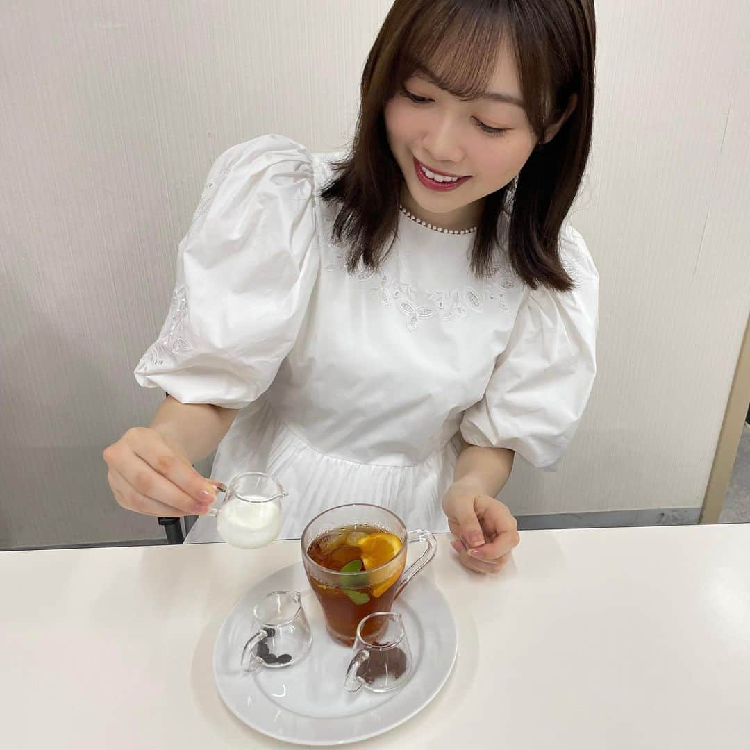 北川悠理さんのインスタグラム写真 - (北川悠理Instagram)「#🍊 #🧋 #🫖   乃木坂46真夏の全国ツアーCAFEのお知らせです☀️☁️  私の活動最終日、6/30に 1日限定でメニューを出させて頂きます🤍  私の考えたメニューは、 「5年かけて成長していく紅茶」 大好きな紅茶メニューをプロデュースさせて頂きました‼︎☕️  飲み方を書いたオリジナルカードもお持ち帰り頂けます✉️✨  是非、最終日に 今までの5年間を一緒に振り返りましょう😊💕  （ちなみに、3回ほどお味見させて頂きましたが、とても美味しかったです🌼）  🫧  #紅茶 #カフェ  #紅茶好き  #yurigram #ユリグラム  ~~~~~ #乃木坂4期生 の #北川悠理 （#kitagawayuri ）です！🌵🌼 #乃木坂46 #nogizaka46」6月28日 22時06分 - yuri_kitagawa.official