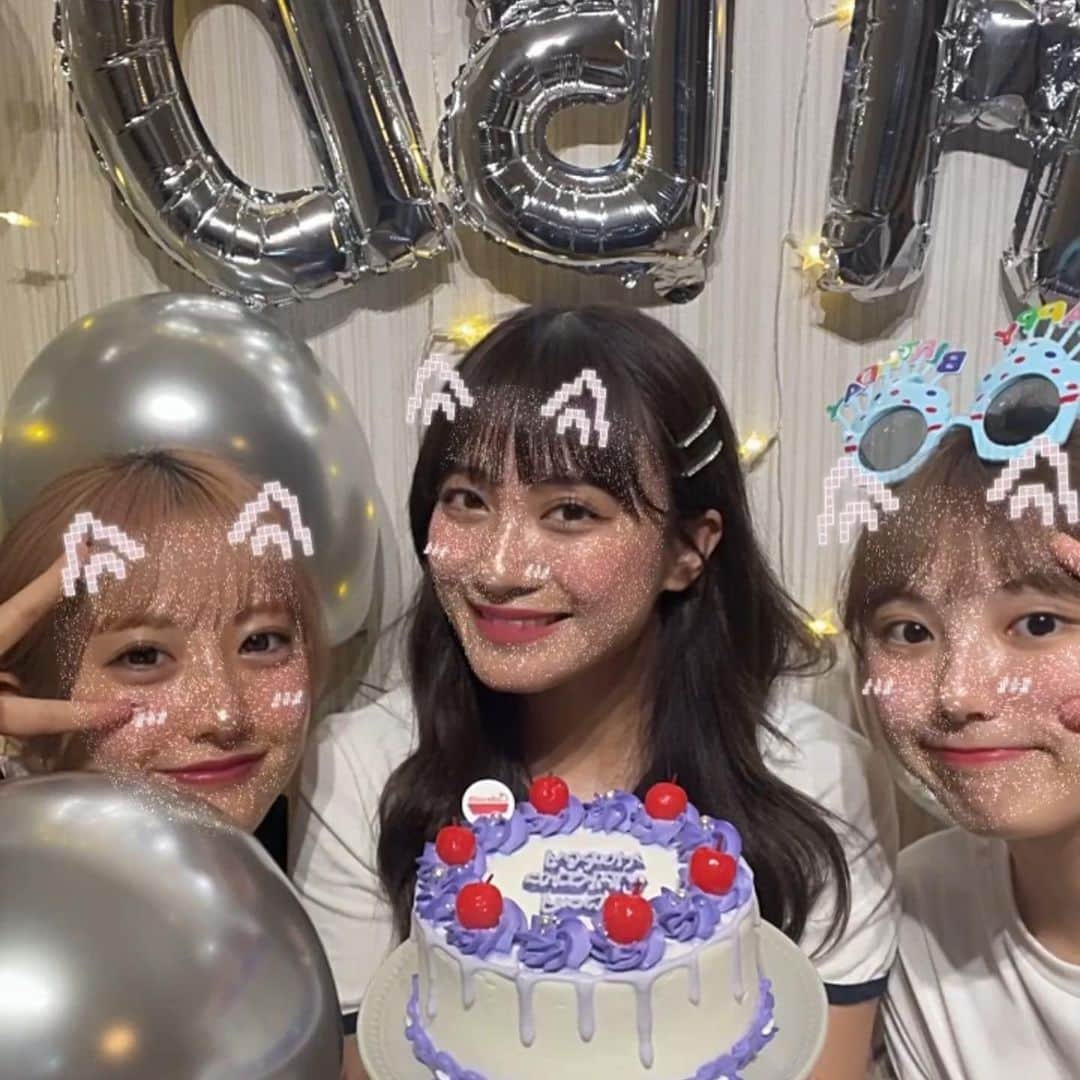 斉藤真木子さんのインスタグラム写真 - (斉藤真木子Instagram)「HAPPY MAKIKO DAY !!!  6月28日 ひとつ年を重ね29歳になりました💜  日付の変わる瞬間に一緒に過ごしてくれる後輩がいて レッスン終わりにチームのみんなにも祝ってもらって 本当にありがたいくらい幸せな一日でした。💖  あみちゃんも18歳のお誕生日おめでとう👶🏻🍒  いよいよ20代ラスト。 楽しく明るく自分らしく頑張って生きます！  みなさん、ずっとそばにいてください😍🫶🏻」6月28日 22時15分 - saitomakiko628