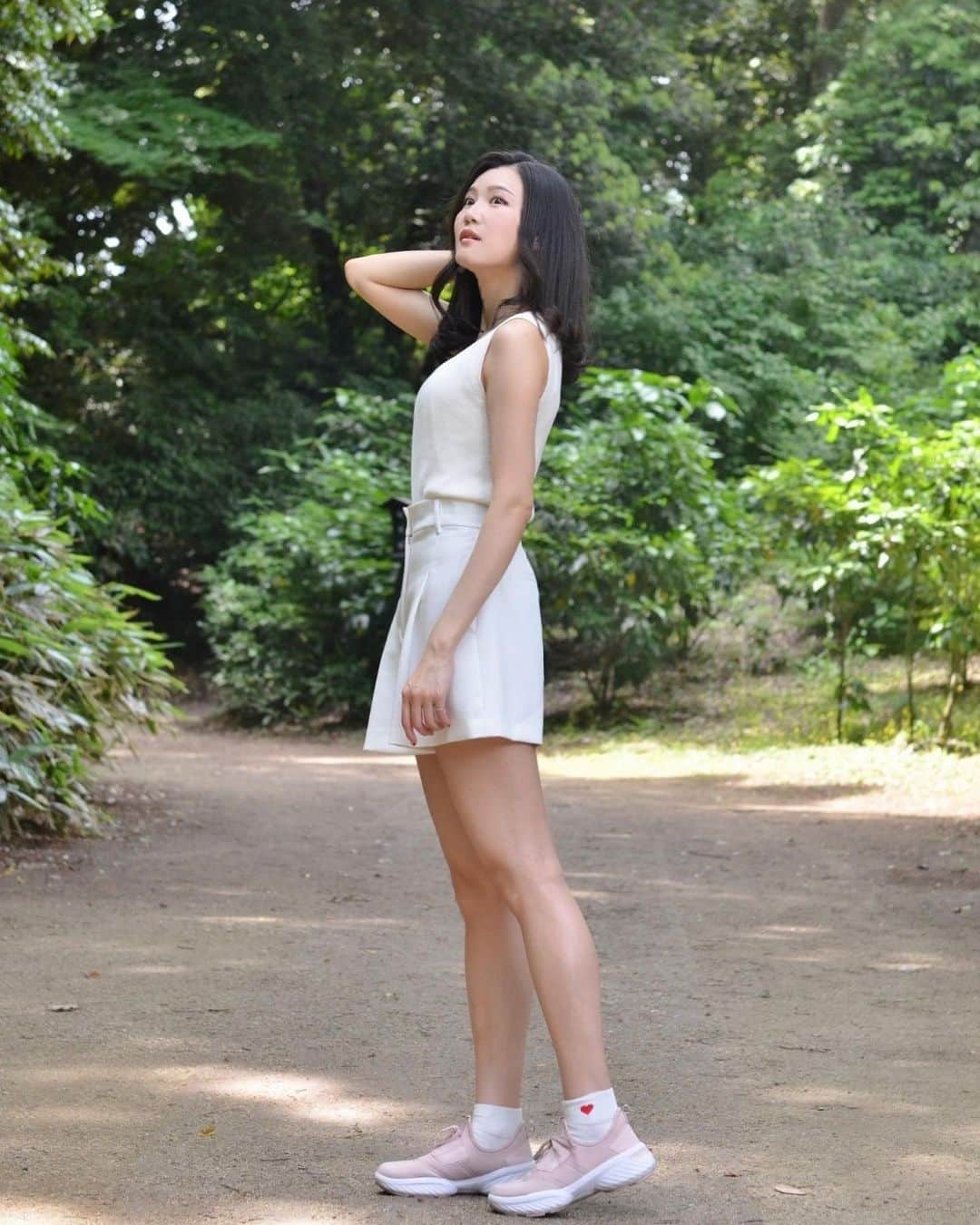 太田理恵のインスタグラム：「珍しくスニーカーで撮影💓」