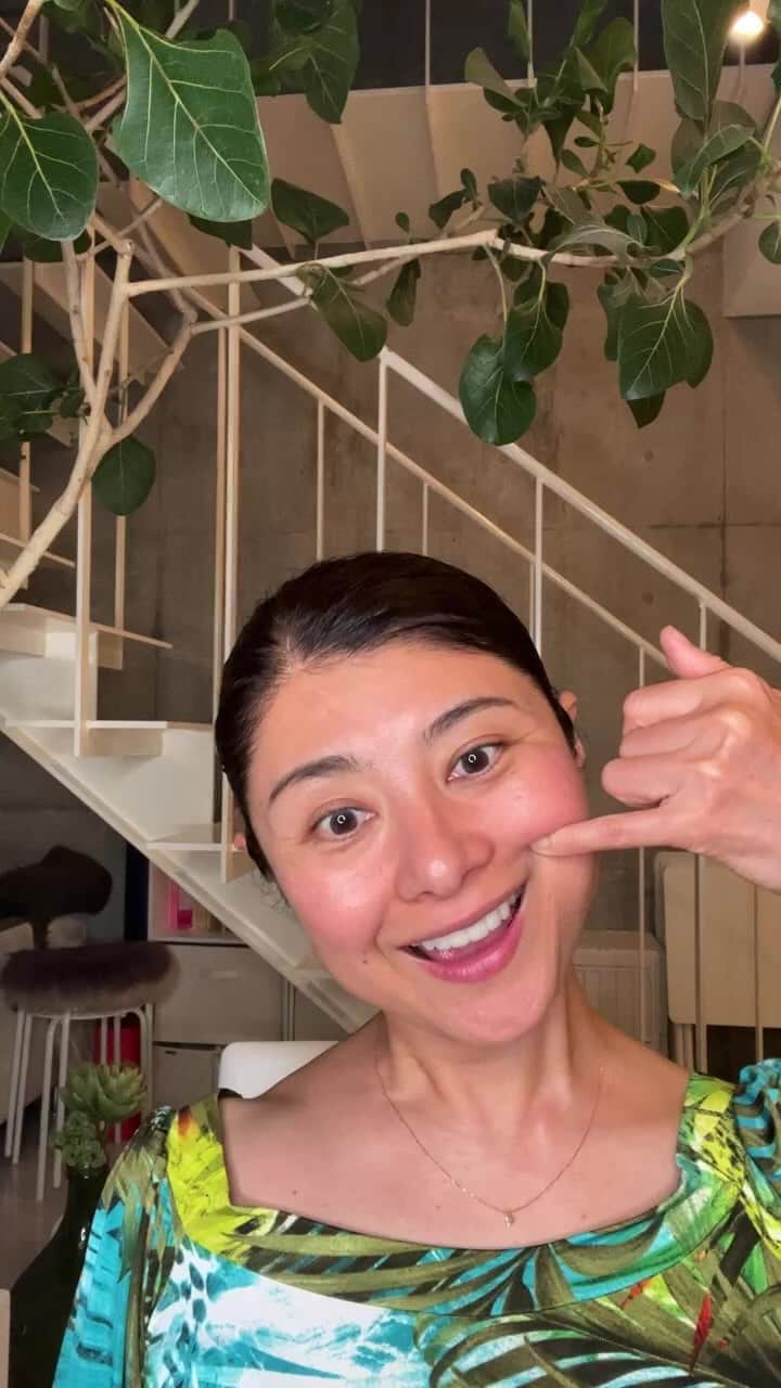 間々田佳子のインスタグラム：「今日はなんだか 顔の筋トレに 前向きにチャレンジしたい方からの 質問が多く楽しかったです。  マニアックに顔の筋トレを 極めたいみなさま ぜひ 私達といっしょに コアフェイストレーニングを やっていきましょう❣️  養成講座や 大分竹田1日講座 お待ちしております！ 前向きにご検討を！😆❤️♨️」