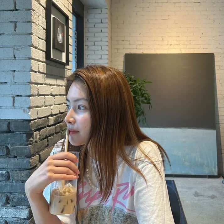 ク・チヨンのインスタグラム：「Hi!  오늘부터 한살 어림  w @ssunnikim_0713」