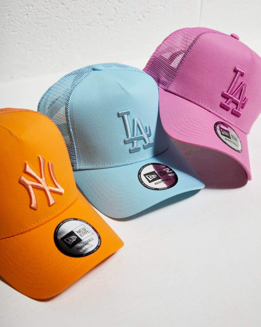 FOOTASYLUMさんのインスタグラム写真 - (FOOTASYLUMInstagram)「Bring on the sunshine.  Shop our range of @neweraeurope caps when you shop online & in store.」6月28日 22時26分 - footasylum