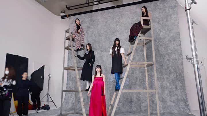 V Magazineさんのインスタグラム動画 - (V MagazineInstagram)「Okay ladies now let’s ...