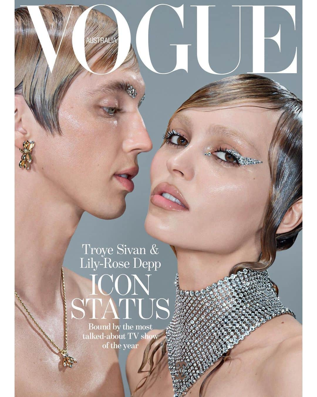 リリー・ローズのインスタグラム：「@vogueaustralia with my twin sister @troyesivan 😈😈  Talking @theidol and how we fell in love on set <3  Huge thank you to my favorite @christinecentenera and the whole team 🎀💕🍒💋💗💓」