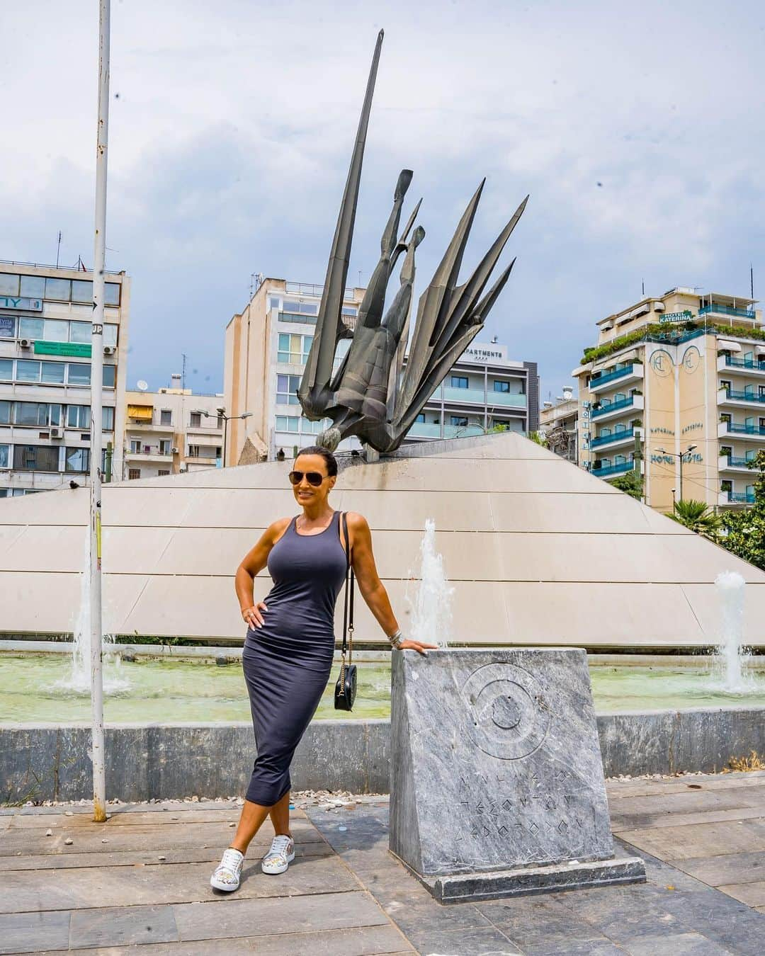 リサ・アンさんのインスタグラム写真 - (リサ・アンInstagram)「“The Icarus Monument of Fallen Aviators”  Everywhere we wandered in Athens we saw something remarkable, looked it up and learned all about it. Just another reminder how travel enriches our lives. 🖤  #wanderlust #monument #athens #thereallisaann   📸: @justtheletterk_img」6月29日 0時45分 - thereallisaann