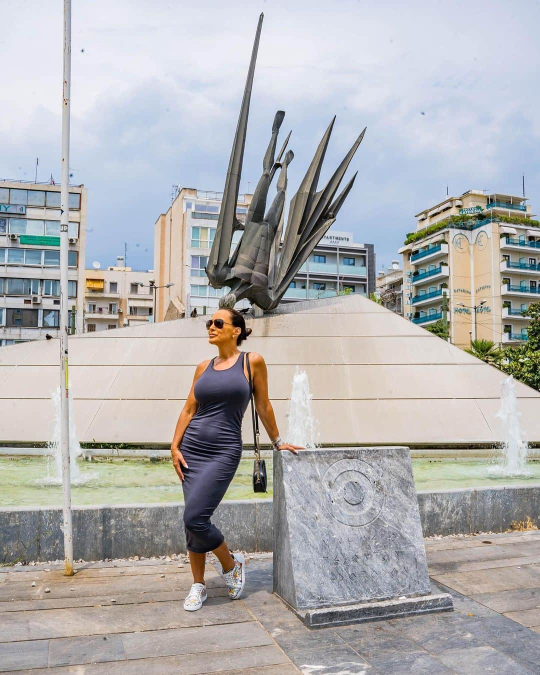 リサ・アンさんのインスタグラム写真 - (リサ・アンInstagram)「“The Icarus Monument of Fallen Aviators”  Everywhere we wandered in Athens we saw something remarkable, looked it up and learned all about it. Just another reminder how travel enriches our lives. 🖤  #wanderlust #monument #athens #thereallisaann   📸: @justtheletterk_img」6月29日 0時45分 - thereallisaann