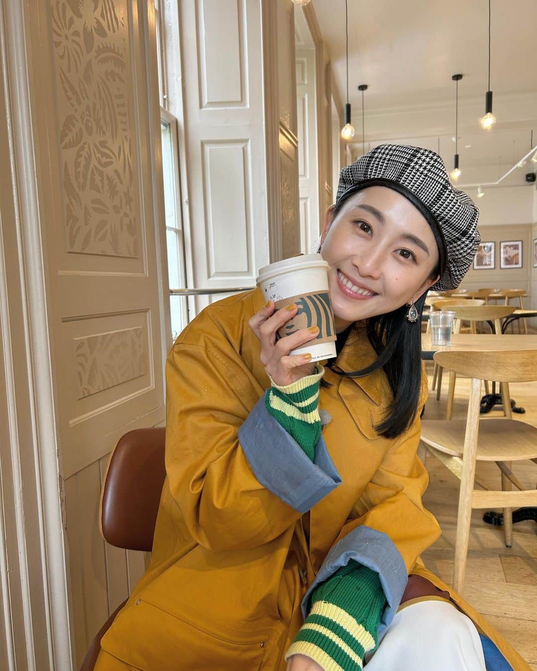 松井玲奈のインスタグラム：「☕️💫 今日も1日頑張りましたー みんなもお疲れ様ー」