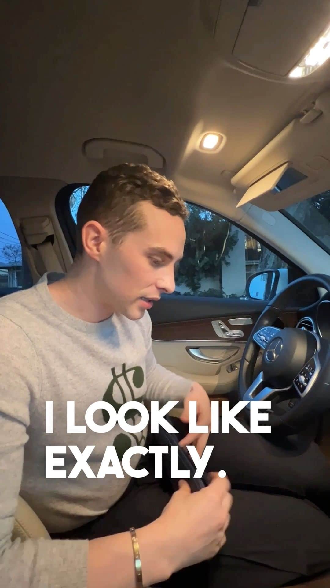 アダム・リッポンのインスタグラム：「The goverment doesn't need to know what I look like *exactly*」
