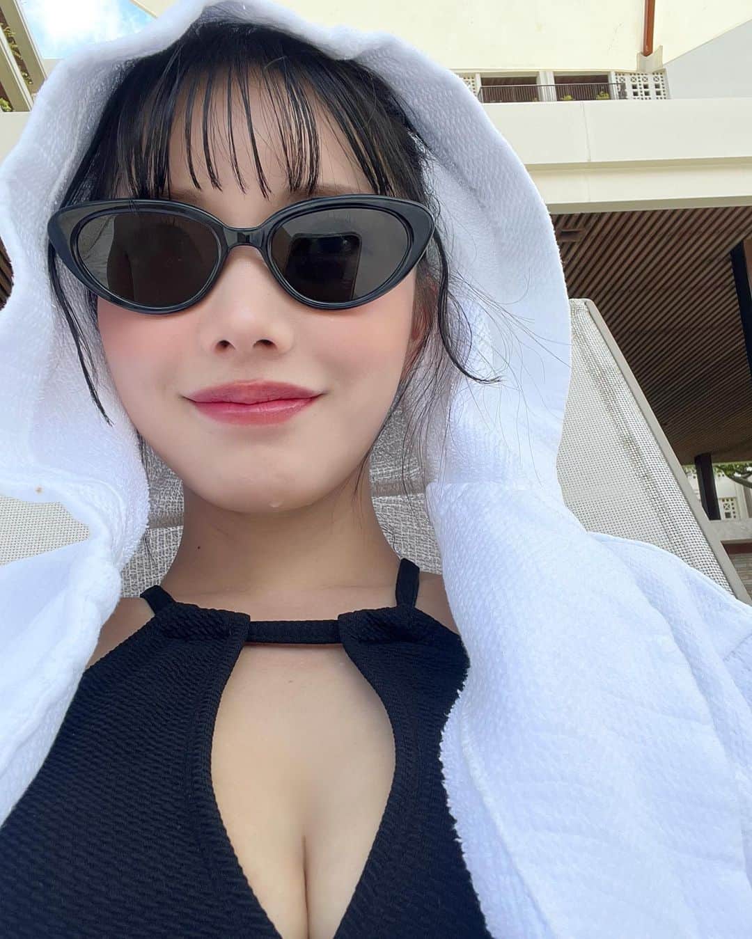 えみ姉のインスタグラム：「ㅤ 沖縄のマンゴー🥭かき氷も めちゃくちゃおいしかったですん🥭♡ ㅤㅤ 奥歯知覚過敏でつれぇ〜の顔。笑笑 ㅤ ㅤㅤ  ㅤ #沖縄 #沖縄旅行」