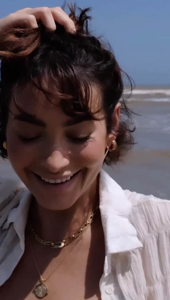 テイラー・ラシェのインスタグラム：「day at the beach with @missomalondon jewelry! i absolute adore these pieces! they did so well in the ocean and against all the sand ♥ perfect for summer #missoma ad」