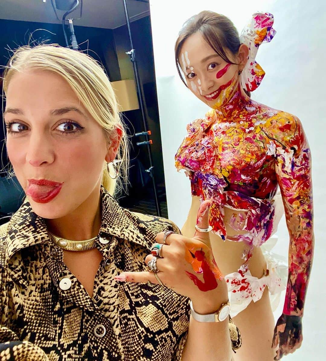 梨衣名さんのインスタグラム写真 - (梨衣名Instagram)「Bodypainting of the amazing @leena3.1415926 for “Cryptoshape” Nfts project. I think pictures can’t show the real meaning of making the beautiful connection between artist, the other person’s intimate story and colors and the finished bodypaint! I truly love with all my heart to create Art for people, with people! Tell stories through my art is the best gift I got from life. Grateful I had the past I had, to be the person I’m becoming everyday. . Life is one, is short and fragile, show who you are: show your colors! Who would you like to see bodypainted by me? Tag in the comment;) . Bodypaint artist @chanartjp for the Cryptoshape project Model: @leena3.1415926  PH: Nakamura Mitsuhiro . . #lifeiscolor #youmatter #yourlifematters #bodypainting #bodypainter #bodypainting #italianartist #italianart . . 「Cryptoshape」Nfts プロジェクトの素晴らしい @leena3.1415926 のボディペイント。 写真では、アーティスト、他の人の親密なストーリー、色、そして完成したボディペイントの間の美しいつながりを作る本当の意味を示すことはできないと思います。 私は人々のために、人々と一緒にアートを創造することが心から大好きです。 私のアートを通して物語を伝えることは、私が人生で得た最高の贈り物です。 過去があったこと、毎日そうなりつつある自分に感謝しています。 。 人生は一つ、短くて壊れやすい、あなたが誰であるかを見せてください、あなたの色を見せてください！ 私がボディペイントしてくれるのを見たい人は誰ですか?コメントにタグを付けてください;) 。 Cryptoshape プロジェクトのボディペイント アーティスト @chanartjp モデル: @leena3.1415926 PH: 中村光宏 。 。  #絵画 #ボディペイント #アート #美術 #カラフ #クリエイティブ  #アーティスト #彩り #創造力 #アートスタイル #美しい色 #アート作品 #表現 #インスピレーション #感動的 #夢中になる #芸術愛好家」6月28日 23時00分 - leena3.1415926