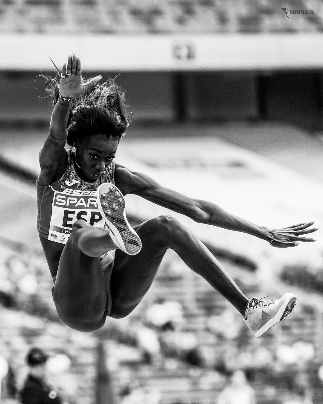 Fatima Diameさんのインスタグラム写真 - (Fatima DiameInstagram)「Hi @fatimadiame 🇪🇸😊 #fatima #longjump #athlete #athletics #espana #sonya1」6月28日 23時02分 - fatimadiame