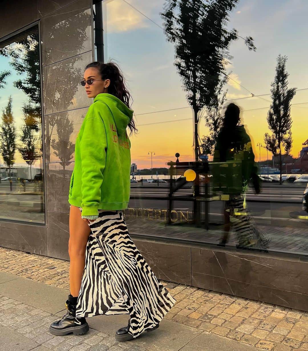 ケリー・ゲイルのインスタグラム：「What midnight light looks like in sweden right now🌅 Forever sunsets. Stayed at beautiful @hotelriverton while visiting my hometown. 💕」