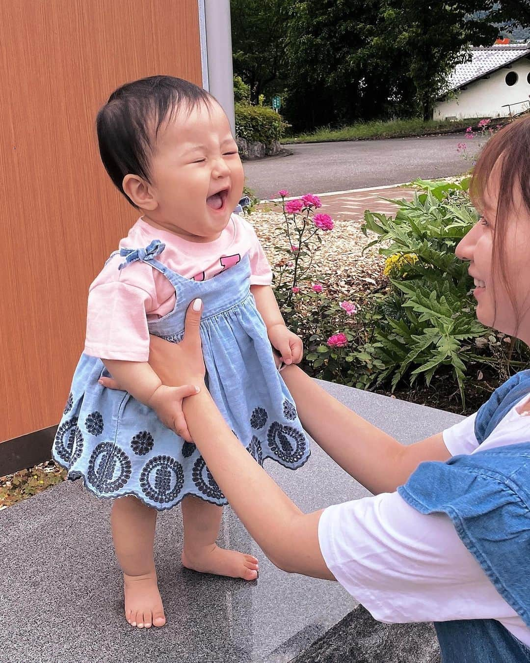 今中沙季さんのインスタグラム写真 - (今中沙季Instagram)「立っちの練習させるとめっちゃ可愛く喜ぶおぴなちゃん🤣💘💘💘  3枚目の表情がたまならい🥹💕  #ベビキッズクラブ#ママリ#ママリミニ#ベビフル#子育てグラム#子育てぐらむ#赤ちゃんのいる生活#ままのて#ベビスタグラム#コドモノ#妹ちゃん」6月28日 23時17分 - sa_._ki_._0605