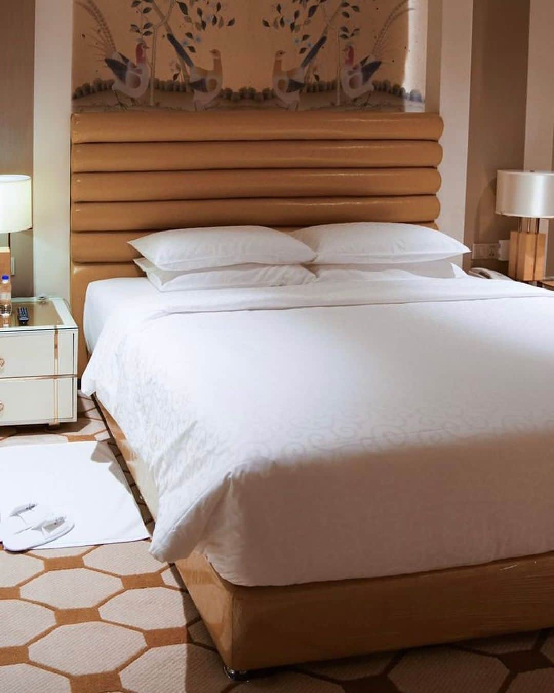 シュー・プーイー・イーさんのインスタグラム写真 - (シュー・プーイー・イーInstagram)「POV, you spent the night with me at NagaWorld Hotel, Which was your favourite part? 😉 . . . Thank you @nagaworld_hotel for the amazing hospitality.  With 1658 luxurious rooms and suites, NagaWorld is the largest 5-star hotel in Cambodia. With more than 20 Food & Beverage & Clubs, two all-suite luxurious spas, etc - It definitely meets all my travelling needs.  Check out their F&B outlets whenever you visit Cambodia for an amazing dining experience! ♥️ @hogc.pp @2pangea @legourmet.phnompenh  @bistroromano.phnompenh @amretpalace @thespaatnagaworld」6月28日 23時09分 - ms_puiyi