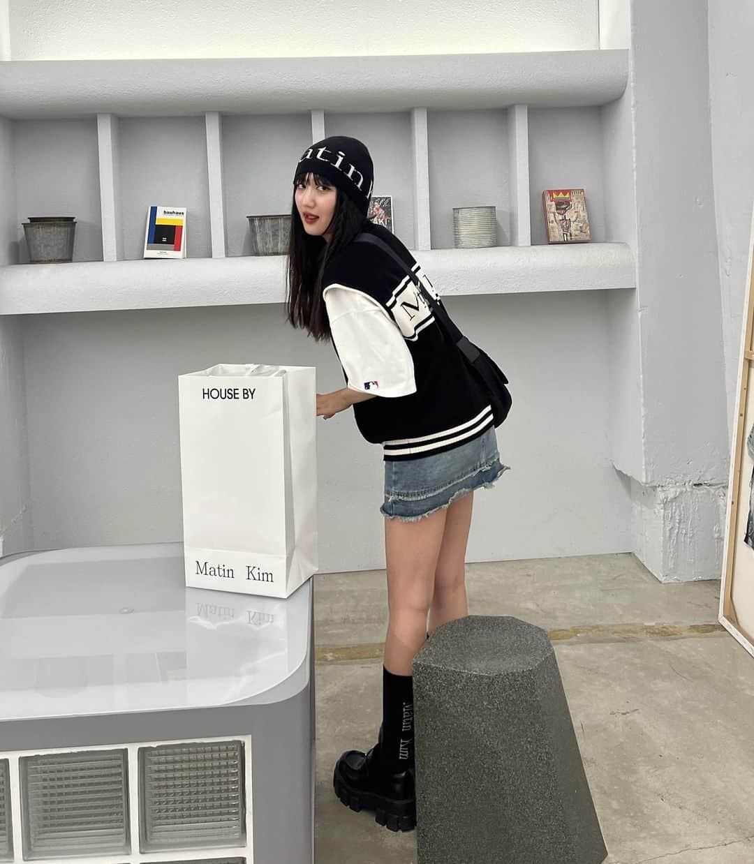 河崎みーなのインスタグラム：「今回の渡韓で行ったお気に入りの場所達まとめてみた🇰🇷韓国行ったら是非行ってみてね〜❕❕  @matinkim_magazine  📍서울시 성동구 아차산로5길 24-33 🖤  @minute.papillon.official  📍서울 강남구 도산대로51길 37 지하1층🖤  @tamburinsofficial  📍서울 강남구 압구정로46길 50🖤 . . . . . #渡韓　#韓国旅行　#渡韓記録 #韓国グルメ #韓国コーデ #韓国情報 #韓国カフェ　#ソウル旅行 #狎鴎亭」