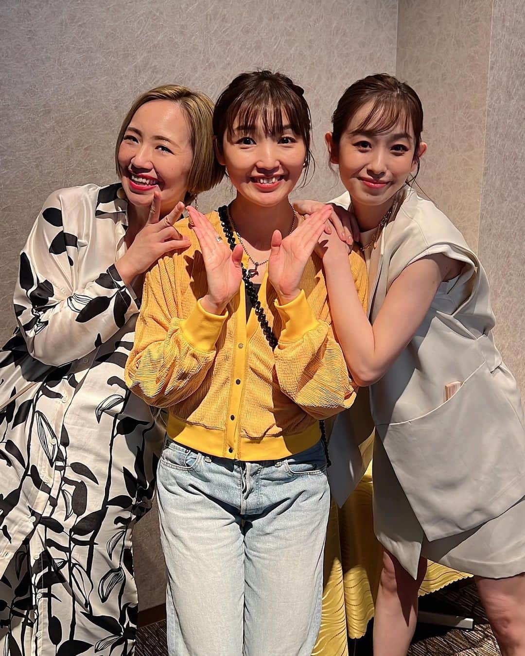 白姫あかりのインスタグラム：「. お礼が遅くなりましたが 6/24.25の２日間 貴千碧パブリックショー ご来場いただきました皆様✨ お心を寄せてくださった皆様🍀 本当にありがとうございました💖  特に今回は来てくださったお客様の マスクを外したお顔を拝見できたのが とても嬉しく🥹💕 一緒にアクセサリー選びしながらお話できて 楽しい２日間を過ごさせていただきました✨  みんなの太陽☀️主催のまんちゃんの創る パワースポットで出逢えた全ての皆様とご縁に 感謝の気持ちでいっぱいです‼️  私自身新たな世界と出逢えたこともあり これからの人生に楽しみがまた１つ増えました💖 そしてその出逢いをどんな形にできるか… 今からワクワクしております✨✨  本当にありがとうございました‼️  💖Special thanks💖 @ao_takachi  @sueko_takigawa  @miku_hanahi  @suminadayo   @kyoutukemono.marutake  @mikietakei_arts  @kyotocandle_lieru  @charme_leathers」