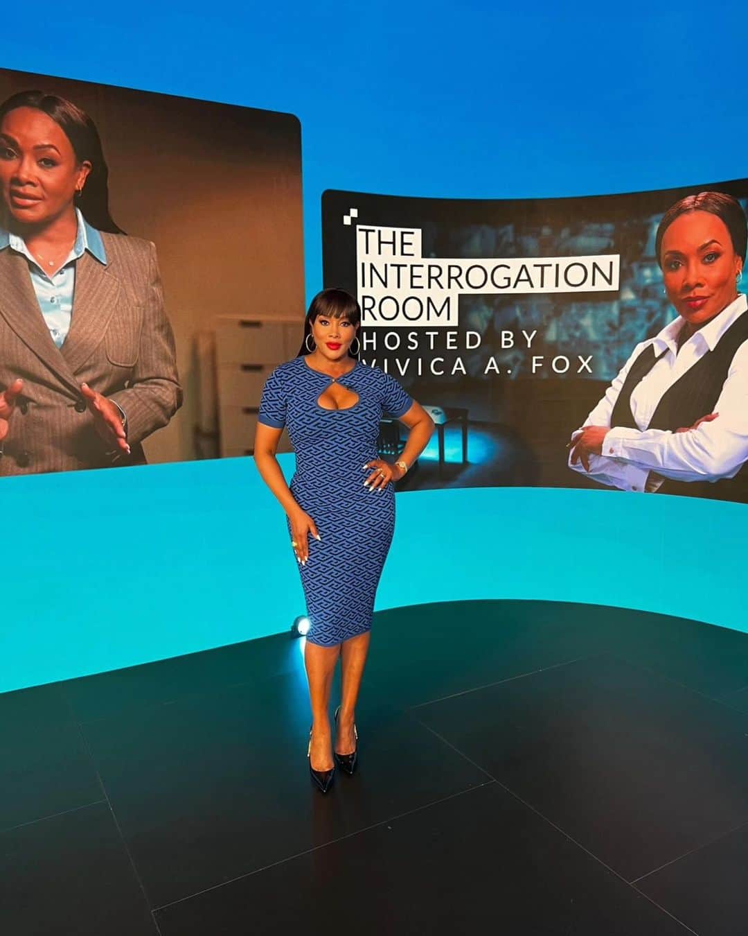ヴィヴィカ・A・フォックスさんのインスタグラム写真 - (ヴィヴィカ・A・フォックスInstagram)「GM Dawlings! #AboutLastNite landed in NY to do press for my new show "The Interrogation Room" & saw myself on TV on @enews Hosted by BEAUTIES @adriennebailon & @courtneym_lopez Thankx for y'all AMAZING luv n support! Catch my NEW show #TheInterogationRoom streaming on all platforms this Sat July 1st! Enjoy! Rocking @bellofcalifornia dress @candyicejewelry @gianvitorossi shoes Makeup/Pix @lbbeautybar Hair @kenyaonhair #LifeIsGood #GodIsGood #Blessed #Respect #GurlPower #VivicaFoxHair #TeamVivica #TeamFox #MyGrindDontStop #LegitimateCareers #BossMoves #LoveWins #Hosts #ClassicBadChick 🔥🖤💖👸🏽🤑🔥」6月28日 23時25分 - msvfox
