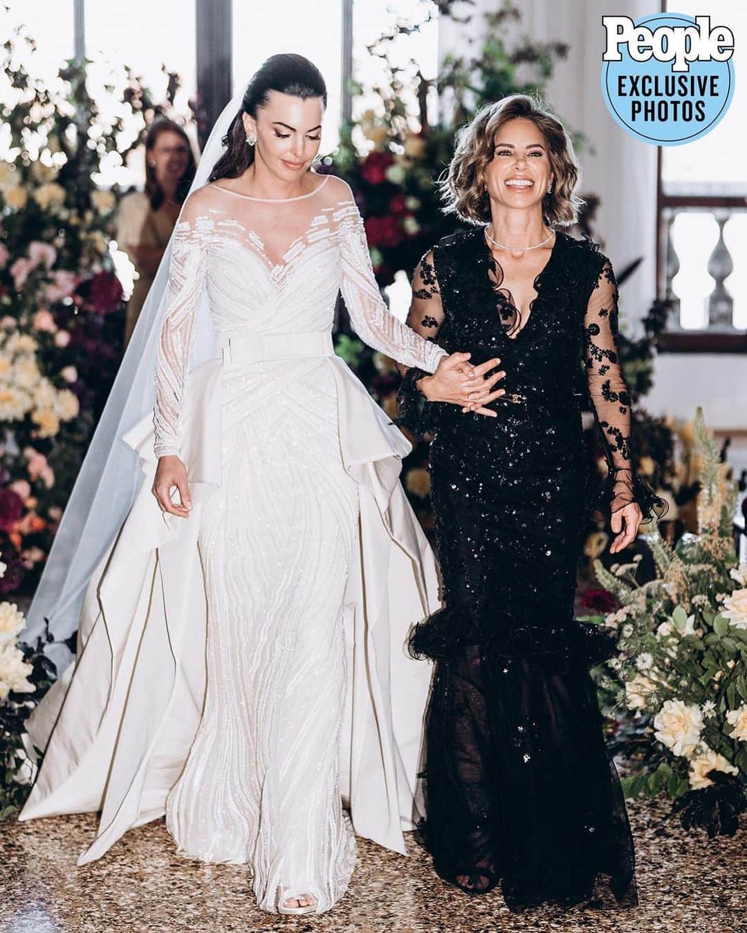 People Magazineさんのインスタグラム写真 - (People MagazineInstagram)「Jillian Michaels and DeShanna Marie Minuto said “I do" for a third time! 💍 The fitness trainer and her fashion designer wife tied the knot in Venice, Italy in an epic three-day celebration. Get all the details at the link in our bio. | 📷: @elinaupmane_」6月28日 23時48分 - people