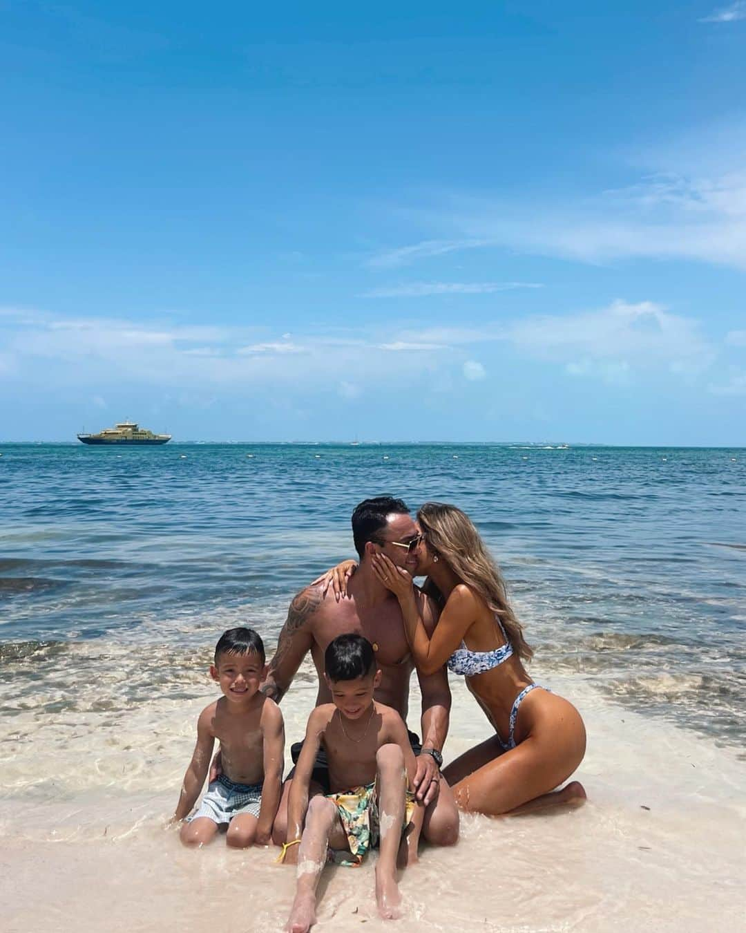 サラ・ステージさんのインスタグラム写真 - (サラ・ステージInstagram)「Sometimes you just need to get away 🇲🇽🌴🥥🐚 @garzablanca.cancun」6月28日 23時50分 - sarahstage