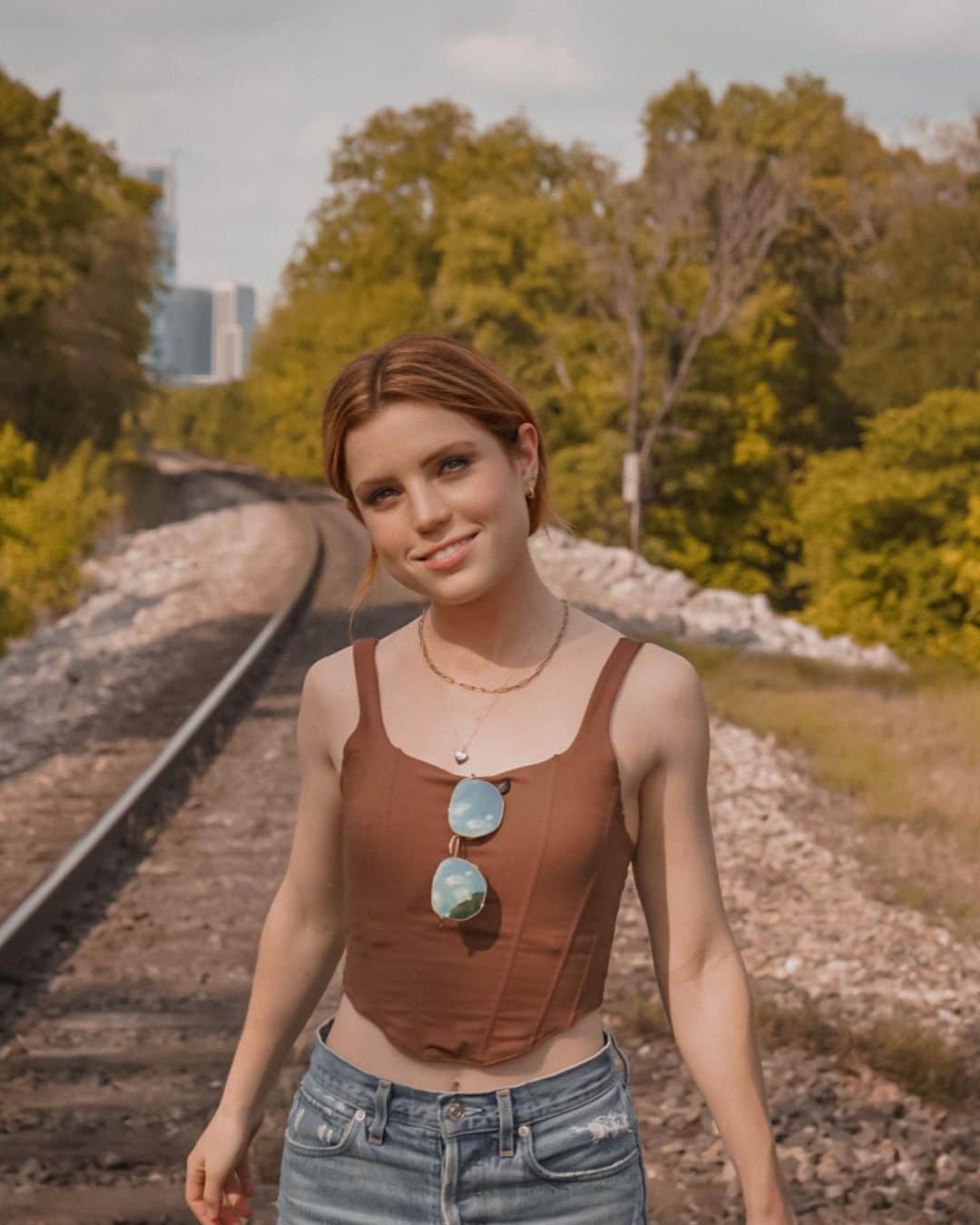 シドニー・シエロタのインスタグラム：「snack attack on the train tracks 🦋🐬💙🫧🫶🏻✨ oh and our 〚self-titled〛 album comes out ONE MONTH FROM TODAY 🤍 7.28!!!!」