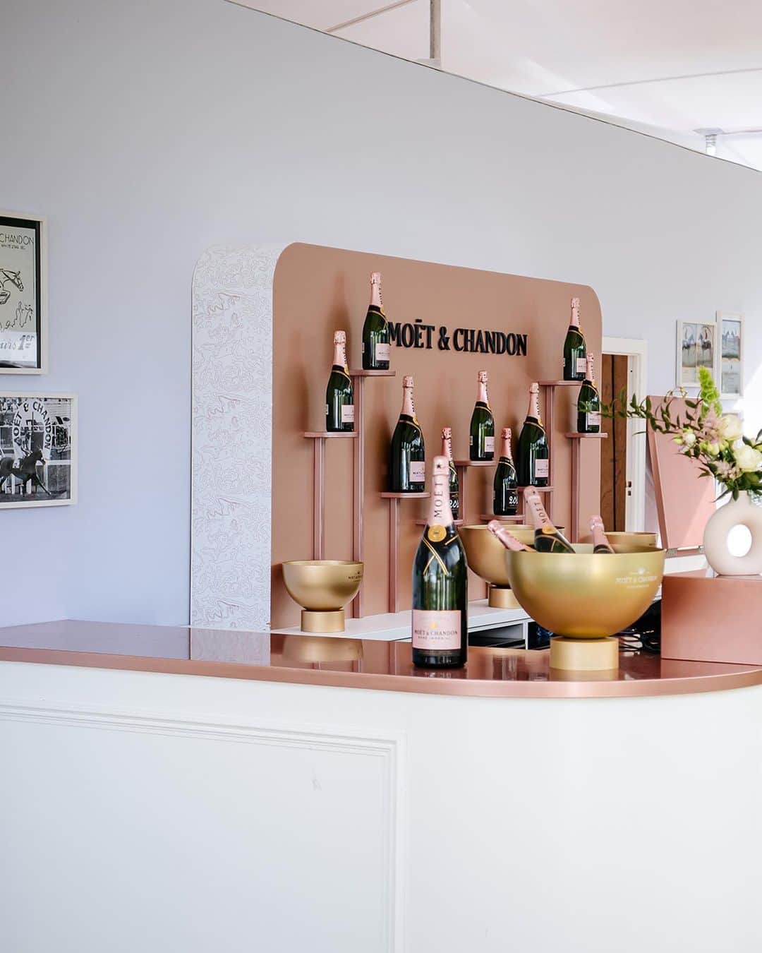 Moët & Chandon Officialさんのインスタグラム写真 - (Moët & Chandon OfficialInstagram)「Relive the elegance and glamour of @ascotracecourse, taking an insider look at our Moët & Chandon Champagne Bars.  #ToastWithMoet #RoyalAscot #MoetChandon  This material is not intended to be viewed by persons under the legal alcohol drinking age or in countries with restrictions on advertising on alcoholic beverages. ENJOY MOËT RESPONSIBLY.」6月28日 23時53分 - moetchandon