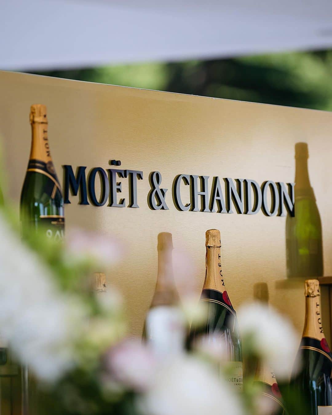 Moët & Chandon Officialさんのインスタグラム写真 - (Moët & Chandon OfficialInstagram)「Relive the elegance and glamour of @ascotracecourse, taking an insider look at our Moët & Chandon Champagne Bars.  #ToastWithMoet #RoyalAscot #MoetChandon  This material is not intended to be viewed by persons under the legal alcohol drinking age or in countries with restrictions on advertising on alcoholic beverages. ENJOY MOËT RESPONSIBLY.」6月28日 23時53分 - moetchandon