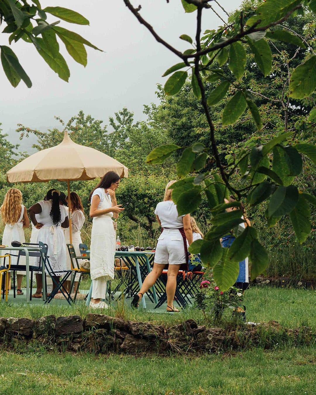 ジェイクルーさんのインスタグラム写真 - (ジェイクルーInstagram)「SICILY TRAVEL NOTES | A trip to Italy isn’t complete without a cooking lesson from the locals… Enter @casalawa, a residence and kitchen on the slopes of Mt. Etna (Europe’s largest active volcano), where a Sicilian woman named Loredana taught us how to make pasta alla Norma, a traditional dish with eggplant, tomato sauce and ricotta salata.   The crew: @olympiamarie @abimarvel @chrissyford @theindiaedit @jen_wonders @katcollings  @lizzyhadfield @nikkiogun @nuriaval @sabinasocol @tylynnnguyen  Photographed by @lucylaucht」6月29日 0時02分 - jcrew