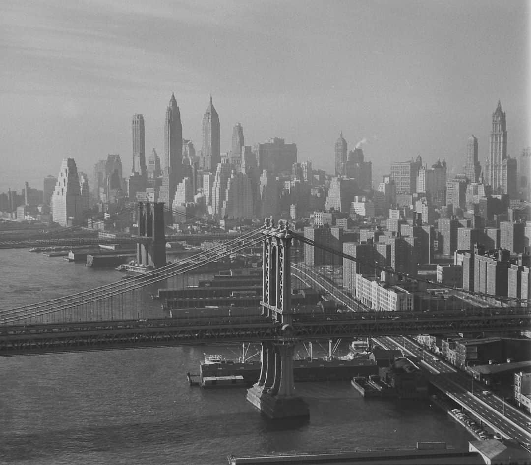 lifeさんのインスタグラム写真 - (lifeInstagram)「Helicopter views of the Manhattan skyline, New York City, New York, 1956.   Visit the link in bio for more from a Love Letter to New York: Classic LIFE Photos of the Big Apple. 🍎  (📷 Dmitri Kessel/LIFE Picture Collection)  #LIFEMagazine #LIFEArchive #1950s #NewYorkCity #NewYork #Manhattan #AerialView #Destinations」6月29日 0時31分 - life