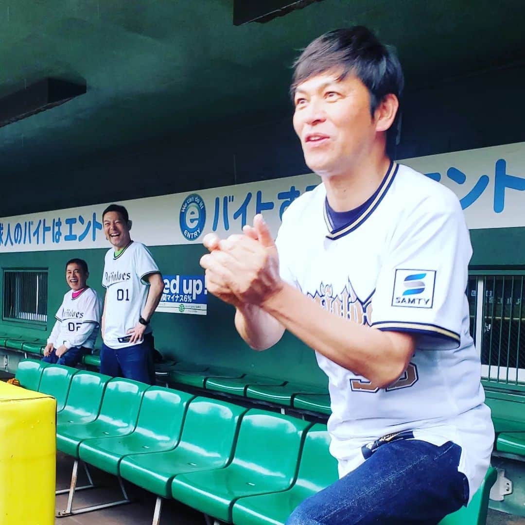 旅猿公式インスタグラムのインスタグラム：「今夜25:29から『神戸でキャッチボールをしようの旅』第２話🥎いよいよ東野さん念願のキャッチボール体験へ😂なんとオリックス・バファローズさんご協力のもと、あのスタジアムへ💨大興奮の3人、そしてサプライズも😍ご期待ください🙇」