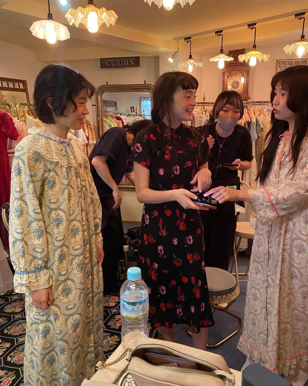 小藪奈央さんのインスタグラム写真 - (小藪奈央Instagram)「. Korean friends 🫶🫶🫶 7월 말에 팝업에서 만날 수 있기를 기대합니다.  Looking forward to meeting you next month for @curios_tokyo pop up shop 🤍   最近韓国の方々との出会いが多くて嬉しいな🤍 お店にもインフルエンサーさんたちが沢山来てくれてて🥹 私が行った事ないからついに来月末pop upしに行く事になりました✈️ 再会出来るのが楽しみ🫶  今勉強のためやっと愛の不時着みてる。 勉強になるかな、、」6月29日 0時45分 - nao_now