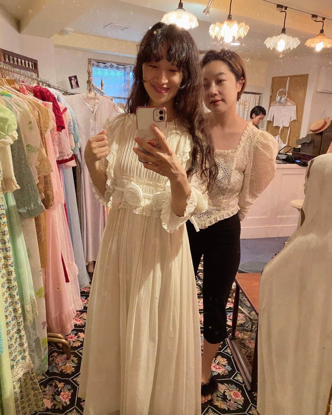 小藪奈央さんのインスタグラム写真 - (小藪奈央Instagram)「. Korean friends 🫶🫶🫶 7월 말에 팝업에서 만날 수 있기를 기대합니다.  Looking forward to meeting you next month for @curios_tokyo pop up shop 🤍   最近韓国の方々との出会いが多くて嬉しいな🤍 お店にもインフルエンサーさんたちが沢山来てくれてて🥹 私が行った事ないからついに来月末pop upしに行く事になりました✈️ 再会出来るのが楽しみ🫶  今勉強のためやっと愛の不時着みてる。 勉強になるかな、、」6月29日 0時45分 - nao_now