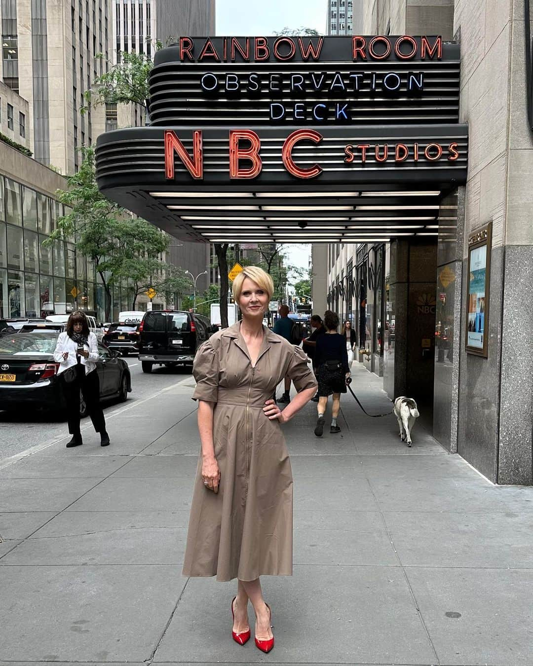 シンシア・ニクソンさんのインスタグラム写真 - (シンシア・ニクソンInstagram)「AJLT S2 Press Tour Looks from uptown to downtown in my favorite city 🏙️🗽 The biggest thanks to @AliciaLombardini (styling), @ItsMatin (makeup) and @RebekahForecast (hair) for your amazing talents and artistry! I’m lucky to work with all of you ❤️❤️❤️」6月29日 0時51分 - cynthiaenixon