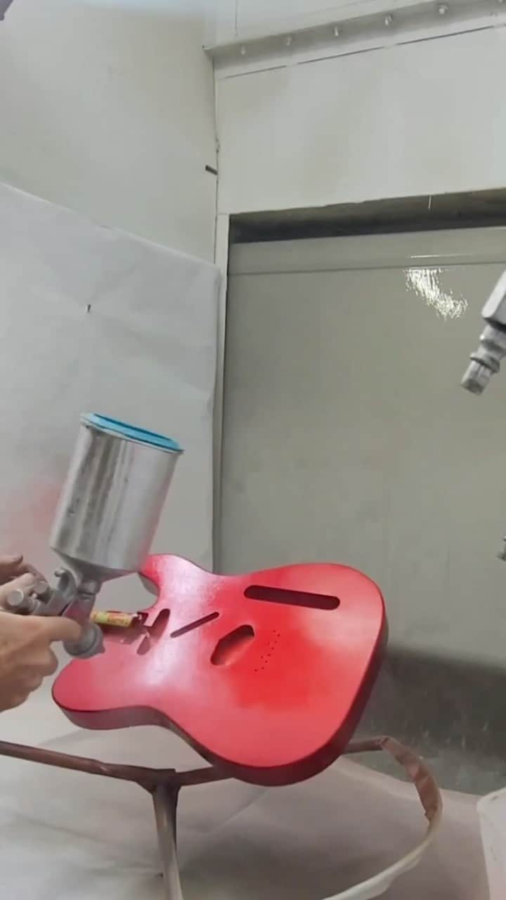 Fender Guitarのインスタグラム：「There’s nothing sweeter than watching @jncolor touch up a Candy Apple Red Tele for this week’s #JaySpray. 🍎」