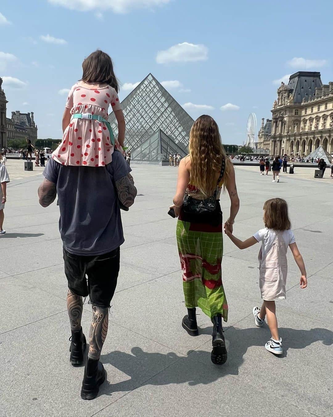 アダム・レヴィーンのインスタグラム：「GANG」