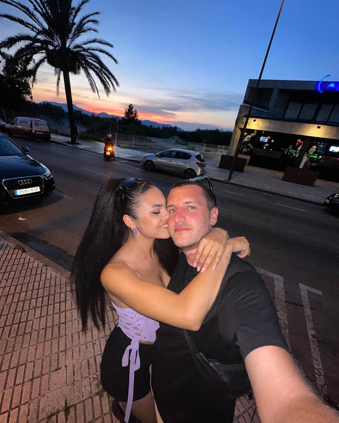 Julianna Townsendさんのインスタグラム写真 - (Julianna TownsendInstagram)「WORK-ATION / fast 3 Tage mit @bjoern_mue 🤍 #recap#workation#singer#90saesthetic#sunset#mallorca」6月29日 0時59分 - julianna