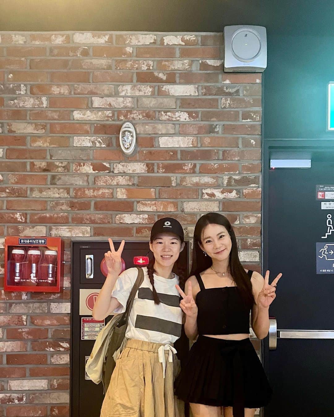 ハン・イェリさんのインスタグラム写真 - (ハン・イェリInstagram)「똑똑.천천히 애정을 갖고 보겠습니다. 이쁜이 영화보여줘서 고마워🧡 #빈틈없는사이#한승연#영화추천#7월5일개봉#철벽로맨스」6月29日 0時59分 - hanyeri_official