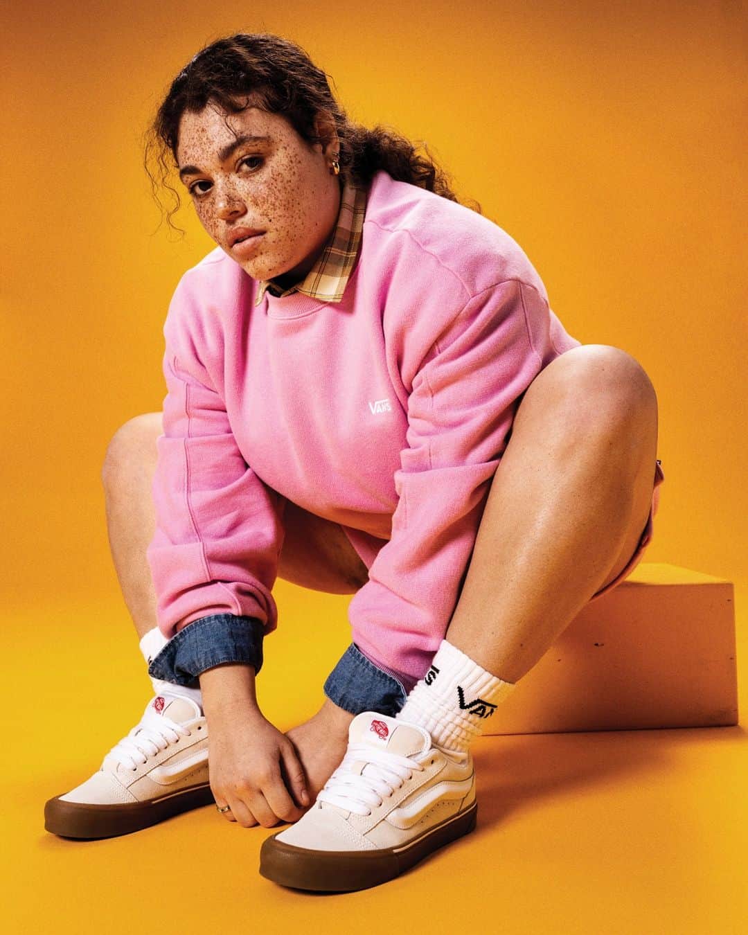 vans girlsのインスタグラム：「Elevate any look with the '90s-inspired Knu Skool. Find yours at the link in bio.」