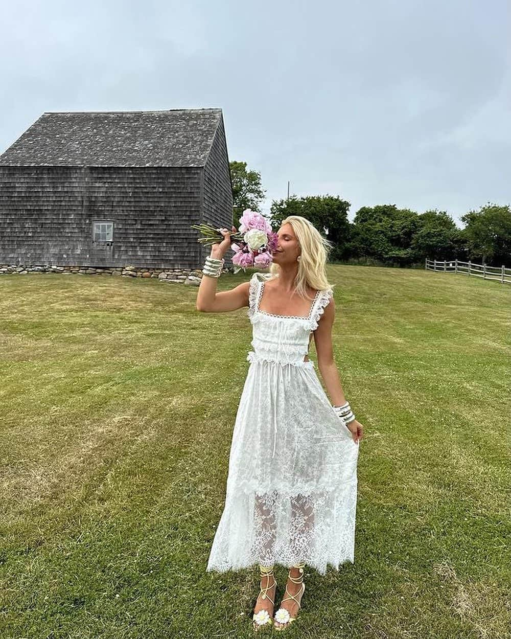 For Love & Lemonsさんのインスタグラム写真 - (For Love & LemonsInstagram)「Sweet as a daisy 🌼 Muse @acquired.style in The Deane Midi Dress and Daizy Heels #GIRLSinLOVE #forloveandlemons」6月29日 1時22分 - forloveandlemons