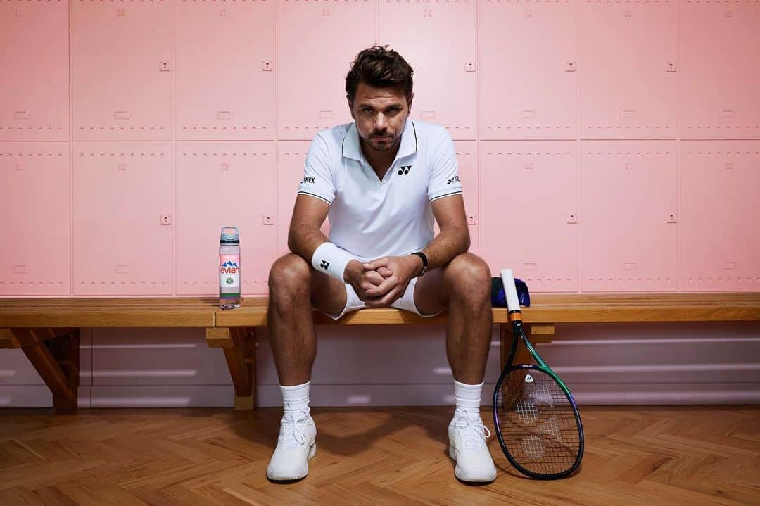 evianさんのインスタグラム写真 - (evianInstagram)「Another year at the championships with @evianwater first ever on-court refillable solution💧👏🏻💥👌🏻 Thank you @wimbledon for providing players with their own reusable bottles. Staying hydrated is so important 🙏🏻🎾💧 #evian #wimbledon #tennis」6月29日 1時22分 - evianwater