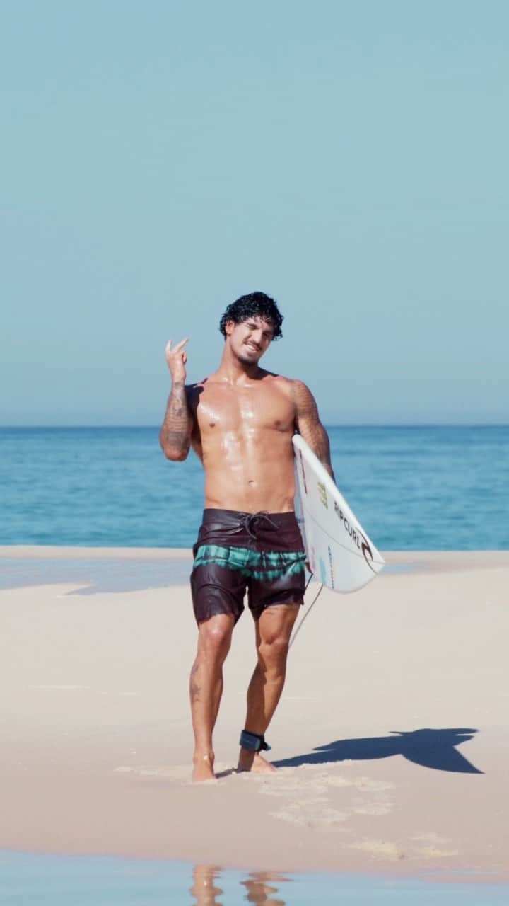 ガブリエル・メディーナのインスタグラム：「Partiu surf 🏄🏻‍♂️ 🏄🏻‍♂️🏄🏻‍♂️ 🤪🤣」