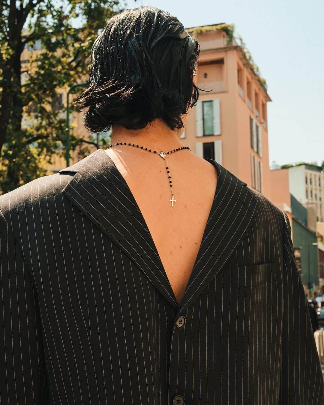 New York Times Fashionさんのインスタグラム写真 - (New York Times FashionInstagram)「Outside the men’s wear shows in Milan and Paris this month, fashion insiders showed up in inventive looks that included three-piece suits and graphic tees. Pharrell Williams, the new Louis Vuitton men’s creative director, wore a Kenzo jacket-and-shorts set.  The photographer @simbarashecha spent 10 days observing the fashion on the streets of Milan and Paris, where neck scarves were a potent accessory and the few who had traditional neckties wore them atypically, including with collarless shirts.  “It’s not a stretch to say that men’s wear has long been seen by many as simpler and less creative than women’s wear,” he writes. “But as more men have found ways to personalize even the most traditional staples, they have shown that there are far wider possibilities than once thought.”  Others on the street revived a fad popularized in the early 1990s by the hip-hop duo Kriss Kross: wearing blazers and shirts in reverse, so the buttons and lapels were on the back. And there were various graphic tops with popular culture references, including a fisherman’s sweater with an image of Kurt Cobain’s face and a sleeveless tunic featuring the album cover of “Substance” by New Order.  See more style outside from recent fashion weeks at the link in bio. Photos by @simbarashecha」6月29日 1時42分 - nytstyle