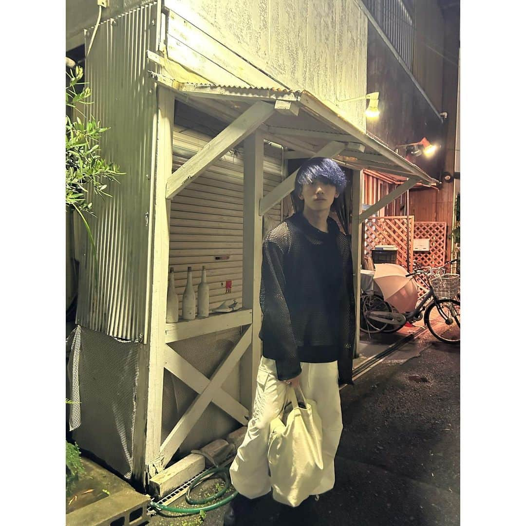 瀧川翔太のインスタグラム：「深夜投稿 ・ ・ ・ ・ ・ ・ ・ ・ ・ ・ ・ ・ ・ ・ ・ ・ ・久しぶりの投稿だからみんないいねしてくれることを願ってる🙏 ・ ・ ・ ・コメント待ってるよ〜 ・ ・  #05  #05년생  #0405students  #fyp #followforfollowback #follow #ffff #f #ootd #man  #fashion  #古着  #古着コーデ  #ジョンローレンスサリバン  #美容学生  #専門学生  #青髪  #夜  #雰囲気好きな人いいね  #おしゃれさんと繋がりたい  #1mmでもいいなと思ったらいいね  #サロモ  #サロンモデル  #サロン  #ファッション  #foryou  #界隈  #たきしょう」