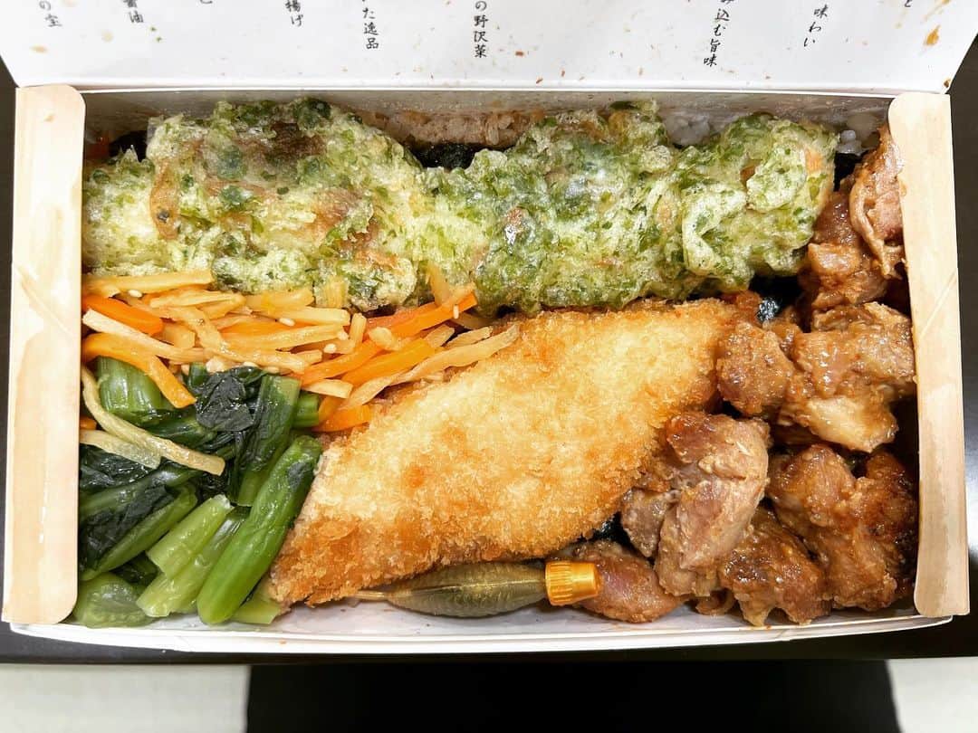 バカリズムのインスタグラム：「ノンレムの窓飯」