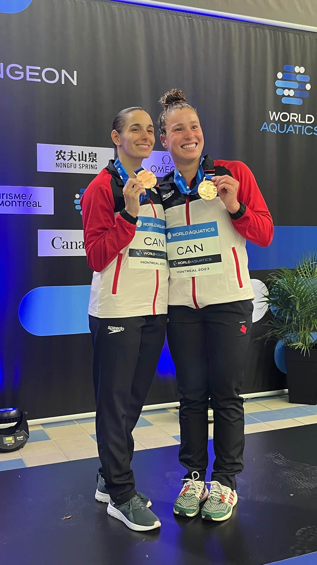 パメラ・ウェアのインスタグラム：「Synchro practices are my favorite🤩  Competing in synchro events is so much fun because it’s the only time that we’re not up there alone. Because diving is an individual sport, it’s so different having someone with you to share the ups and downs of competition and practice with. It can make it so much more fun to come to practice and that’s what I love about it❤️   It’s been so much fun these past few weeks training with @pamelaware1 and we can’t wait for our World Championships competition together next month in Japan💪🏻   #synchrodiving#olympicdiving#springboarddiving#canadianathlete#femaleathlete#teamcanada」