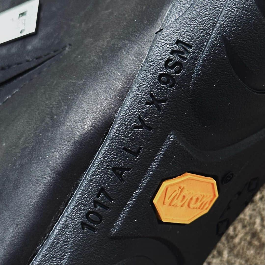 ビブラムさんのインスタグラム写真 - (ビブラムInstagram)「Straight out of the last #mfw, here a sneak peek of the SS24 @alyxstudio shoe with custom Vibram sole.  Via @alyxstudio   #Vibram #ConfidenceInEveryStep #YourConnectionToEarth」6月29日 2時04分 - vibram