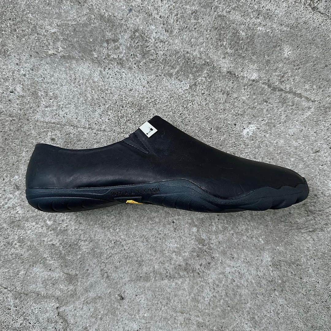 ビブラムのインスタグラム：「Straight out of the last #mfw, here a sneak peek of the SS24 @alyxstudio shoe with custom Vibram sole.  Via @alyxstudio   #Vibram #ConfidenceInEveryStep #YourConnectionToEarth」
